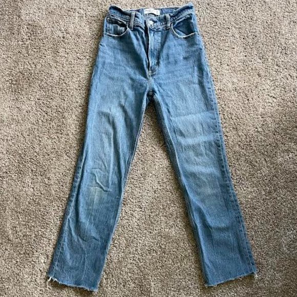 A&F Ultra High Rise 90s Straight Jean - Picture 2 of 5
